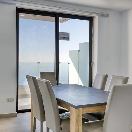 Seafront With Balcony & Sea Views By Jl *