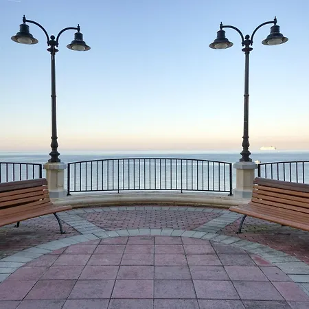 Seafront With Balcony & Sea Views By Jl