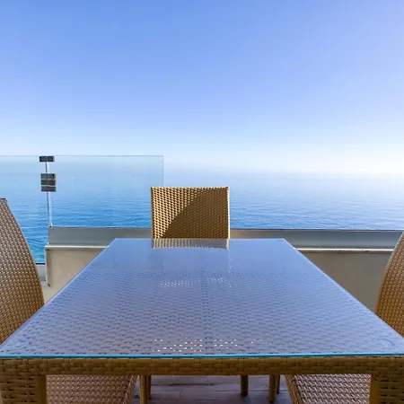 De Redin Seafront Suites By Haven And Keys Malta Lägenhet