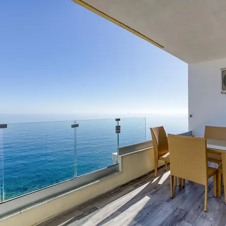 דירה Seafront With Balcony & Sea Views By Jl סליאמה
