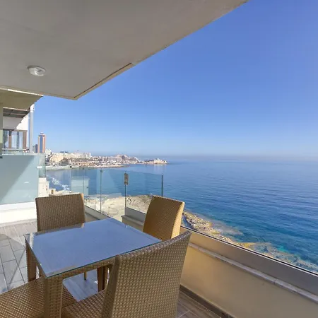 Seafront With Balcony & Sea Views By Jl * סליאמה