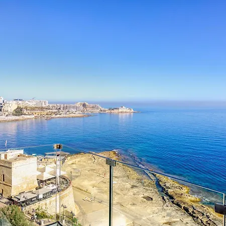 Seafront With Balcony & Sea Views By Jl דירה *