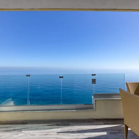 De Redin Seafront Suites By Haven And Keys Malta * Sliema