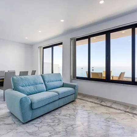 Seafront With Balcony & Sea Views By Jl * סליאמה