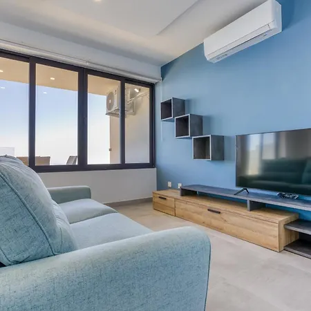Seafront With Balcony & Sea Views By Jl סליאמה