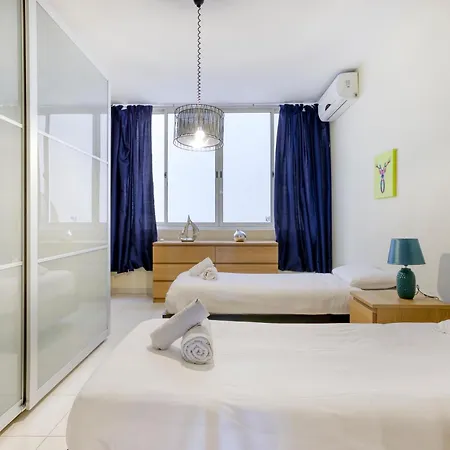 Seafront With Balcony & Sea Views By Jl