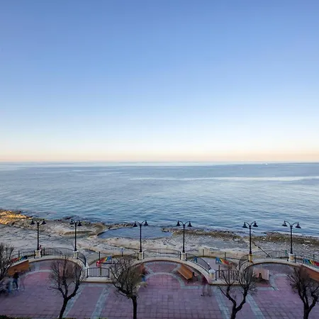 דירה Seafront With Balcony & Sea Views By Jl סליאמה