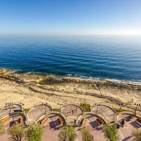 Seafront With Balcony & Sea Views By Jl דירה *