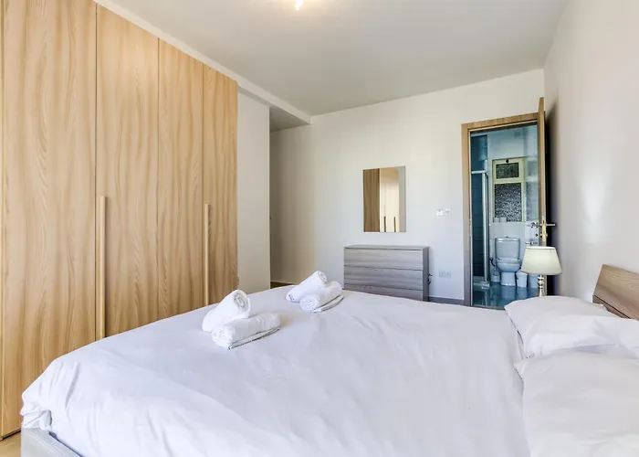 Appartamento De Redin Seafront By Haven And Keys Malta