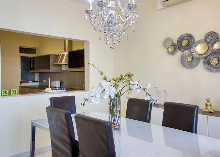 De Redin Seafront By Haven And Keys Malta * Sliema