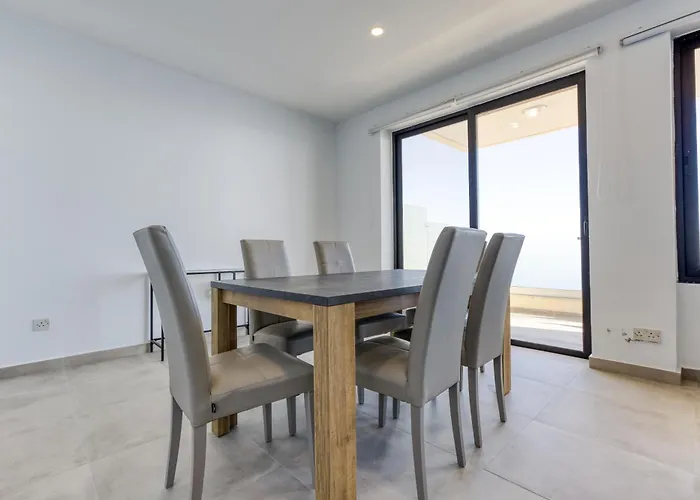 De Redin Seafront By Haven And Keys Malta * Sliema