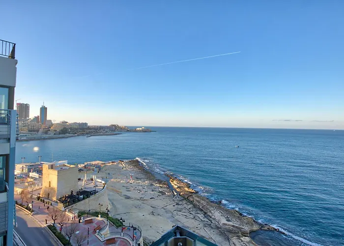 De Redin Seafront By Haven And Keys Malta דירה